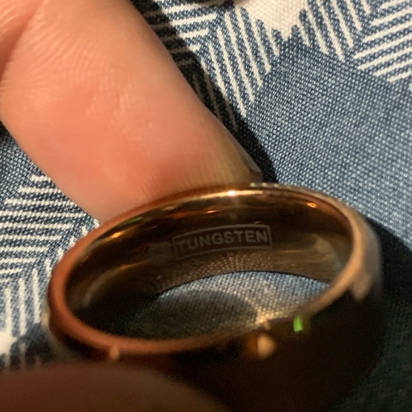 Mens Tungsten Ring - Picture 5 of 7